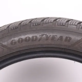 1x Winterreifen Goodyear Ultragrip Performance 3 245/40R18 97V XL DOT3023 5-5,5mm 245 40 18 - Bild 3