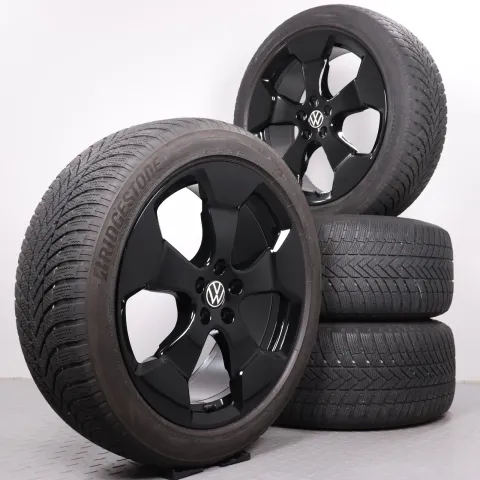 Background image for Winterräder 20 Zoll VW ID. Buzz Original Felgen 1T3601025AB & 1T3601025AC Winterreifen DOT24 5-5,5mm & 4,5-5mm 235/50R20 & 265/45R20 Alufelgen Stockton schwarz 8,5x20ET40 & 10x20ET