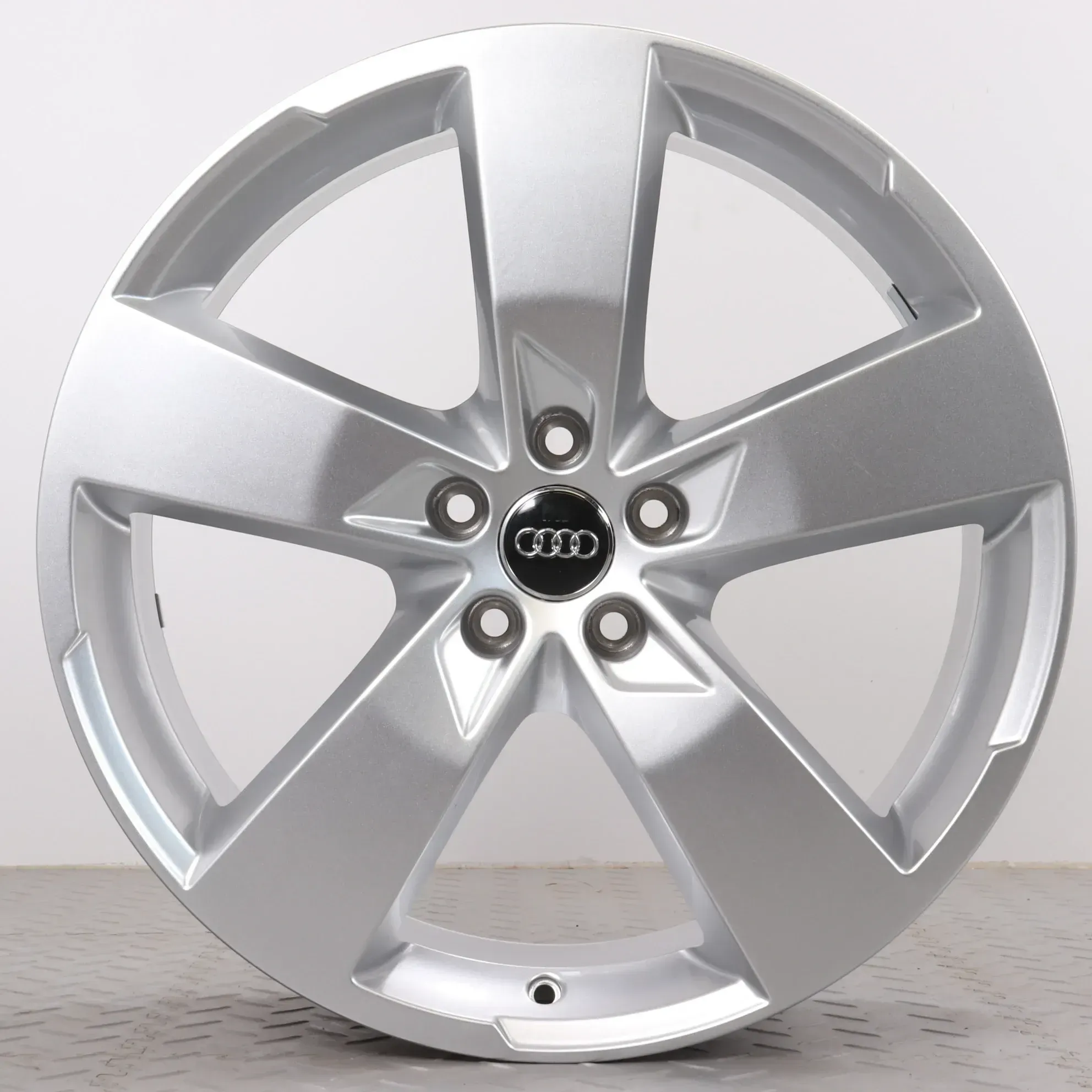 1x Alufelge 20 Zoll Audi A6 S6 4K C8 Original Einzelfelge Ersatzfelge 5-Arm Design 4K0601025K Silber 8,5x20ET43 5x112 66,6mm - Bild 1