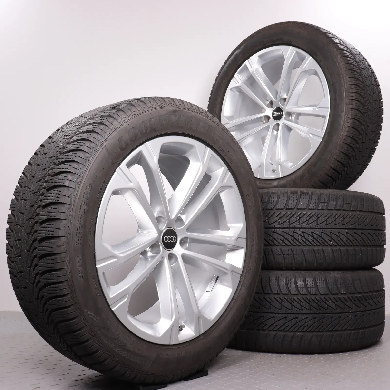 Winterräder 20 Zoll Audi Q7 SQ7 4M Original Felgen 4M0601025DT Winterreifen DOT24 8mm 285/45R20 112V XL AO Goodyear Ultra Grip 8 Performance SUV silber 9x20ET28 RDK - Bild 1