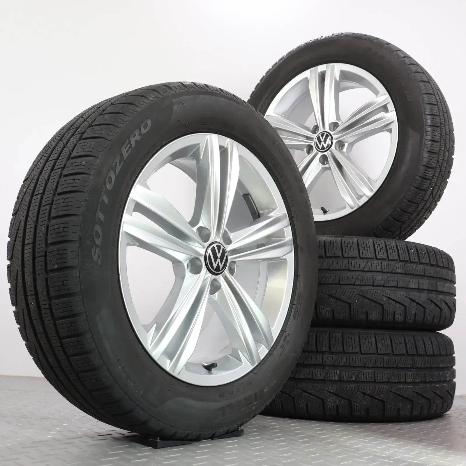Winterräder 18 Zoll VW Tiguan II & Allspace Original Felgen Sebring 5NA601025M Winterreifen 235/55R18 104H XL AO Pirelli Sottozero Winter 210 Serie 2 5mm - Bild 1