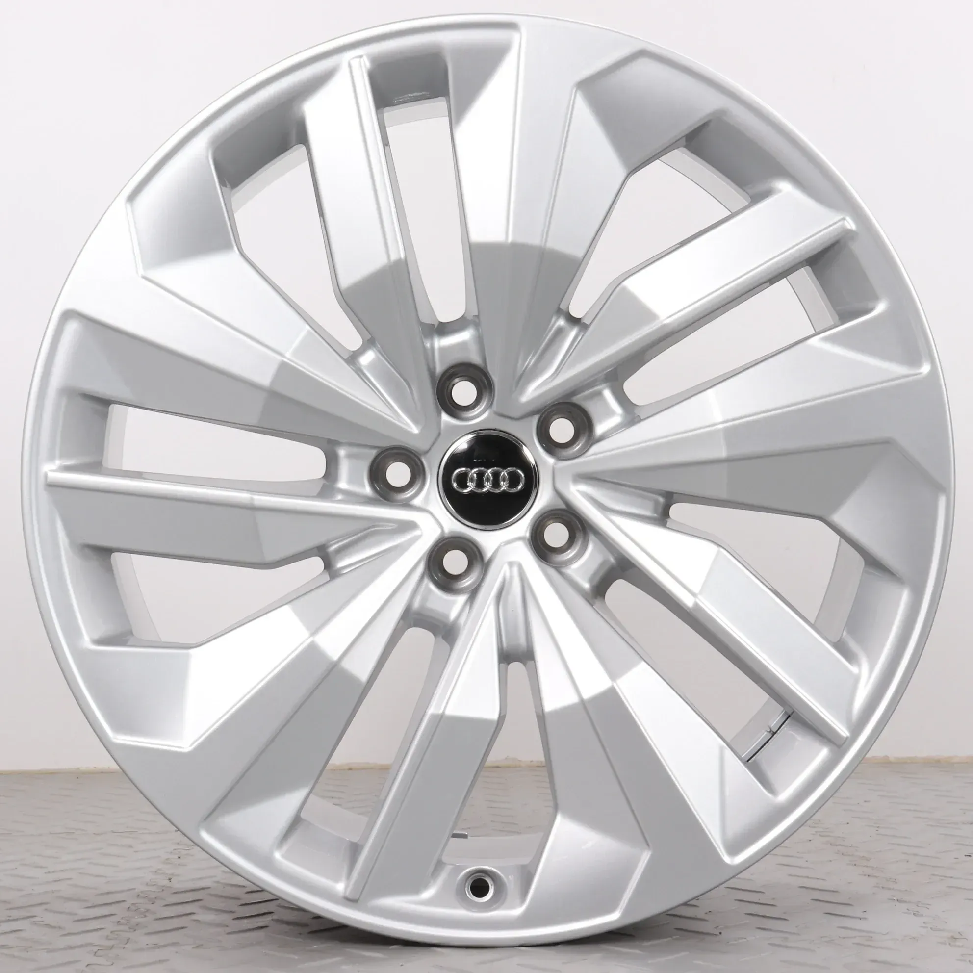 1x Alufelge 20 Zoll Audi e-tron S & SQ8 etron GE Original Einzelfelge Ersatzfelge 5-V-Speichen-S-Design 4KE601025N Silber 9x20ET20 5x112 66,6mm - Bild 1