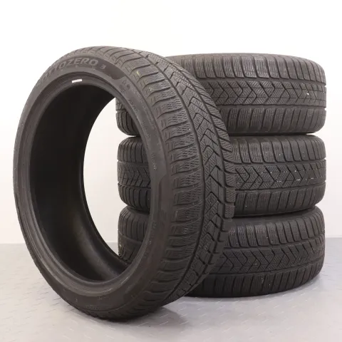 Background image for 4x Winterreifen Pirelli Sottozero 3 225/45R19 96V XL * RSC DOT20 5,5-6mm 2254519 Runflat