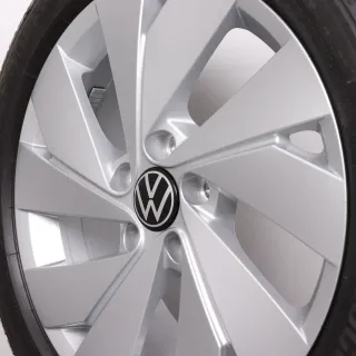 Winterräder 17 Zoll VW Golf 8 VIII Original Felgen Winterreifen 205/50R17 DOT23 6&6,5mm Bridgestone Blizzak LM005 5H0601025B Alufelgen Belmont silber 6,5x17ET46 - Bild 7