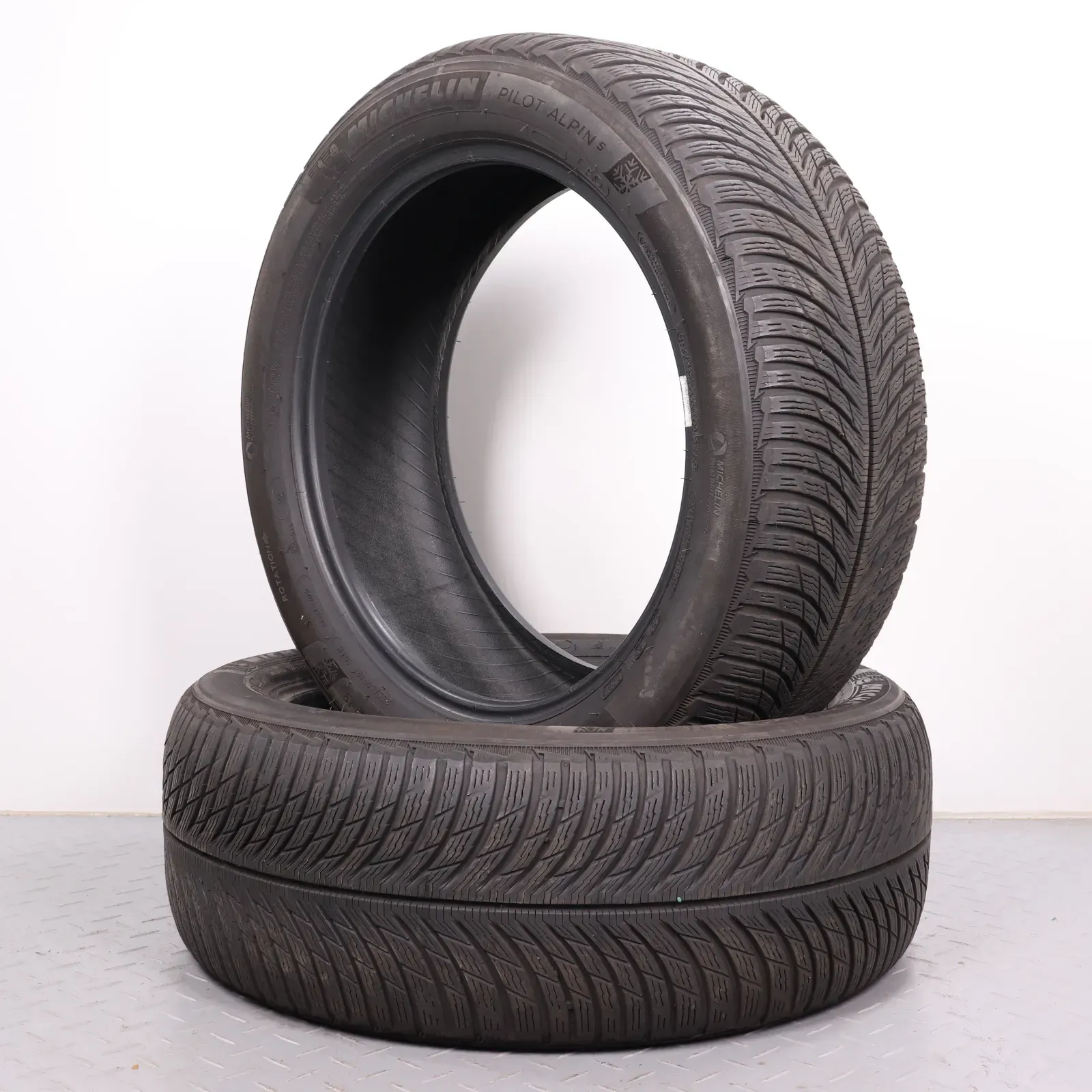 2x Winterreifen Michelin Pilot Alpin 5 235/50R19 103H XL AO DOT23  5,5mm 2355019 Winterräder - Bild 1