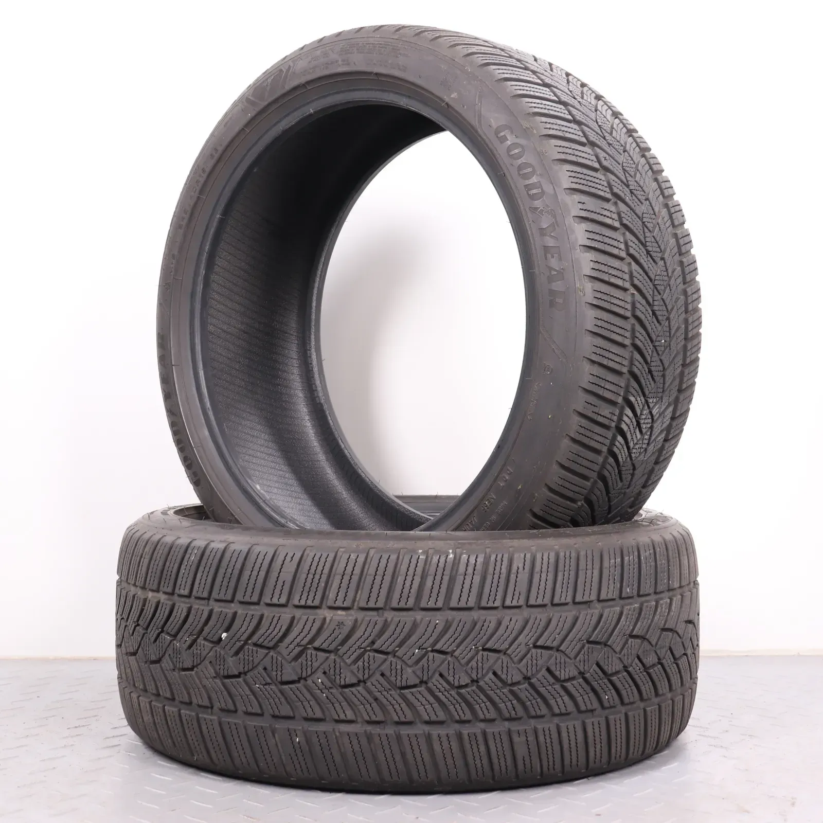 2x Winterreifen Goodyear Ultragrip Performance + 245/40R19 98W XL * DOT21 5,5-6mm 2454019 BMW Kennung - Bild 1