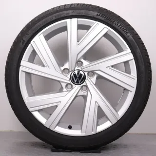 Winterräder 18 Zoll VW Golf 8 CD Original Felgen 5H0601025AB NEU DEMO DOT23 Winterreifen 225/40R18 92V XL AO Bridgestone Blizzak LM005 Bergamo silber 7,5x18ET51 5x112 - Bild 5