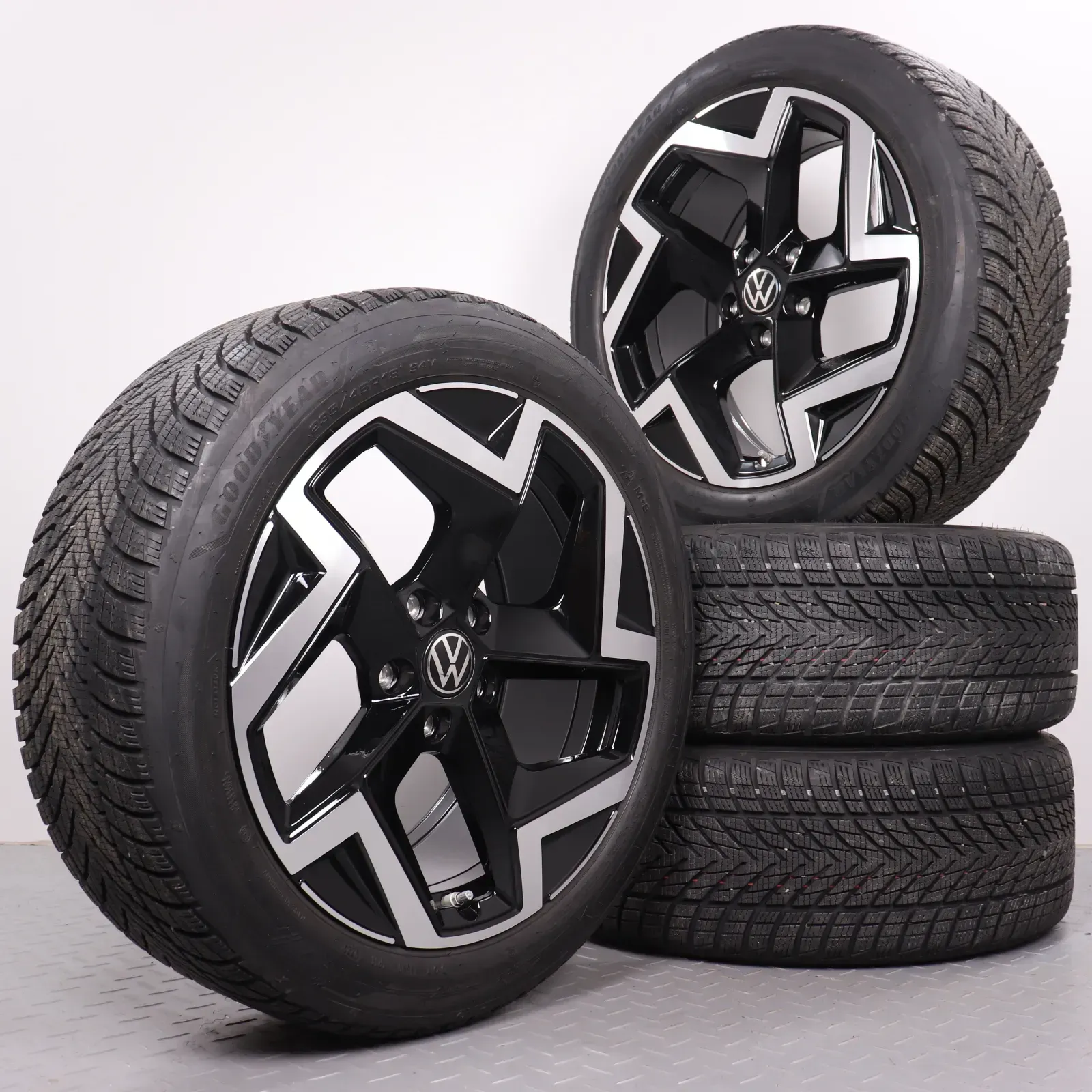 VW Passat 3J B9 18 Zoll Winterräder Original Felgen Coventry R-Line Winterreifen DOT25 7,5-8mm Goodyear Ultragrip Performance 3 235/45R18 94V (+) Sealtech RDK - Bild 1