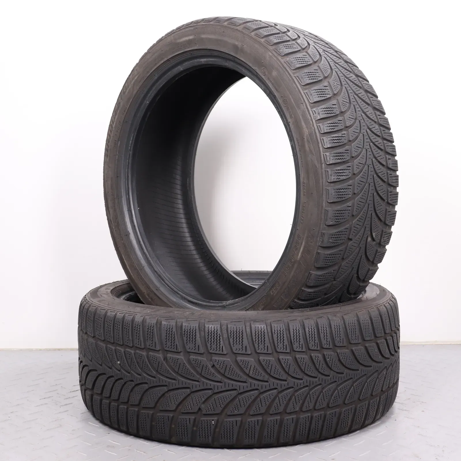 2x Winterreifen 225/45 R18 95H XL AO Bridgestone Blizzak LM-32 DOT22 4-4,5mm - Bild 1