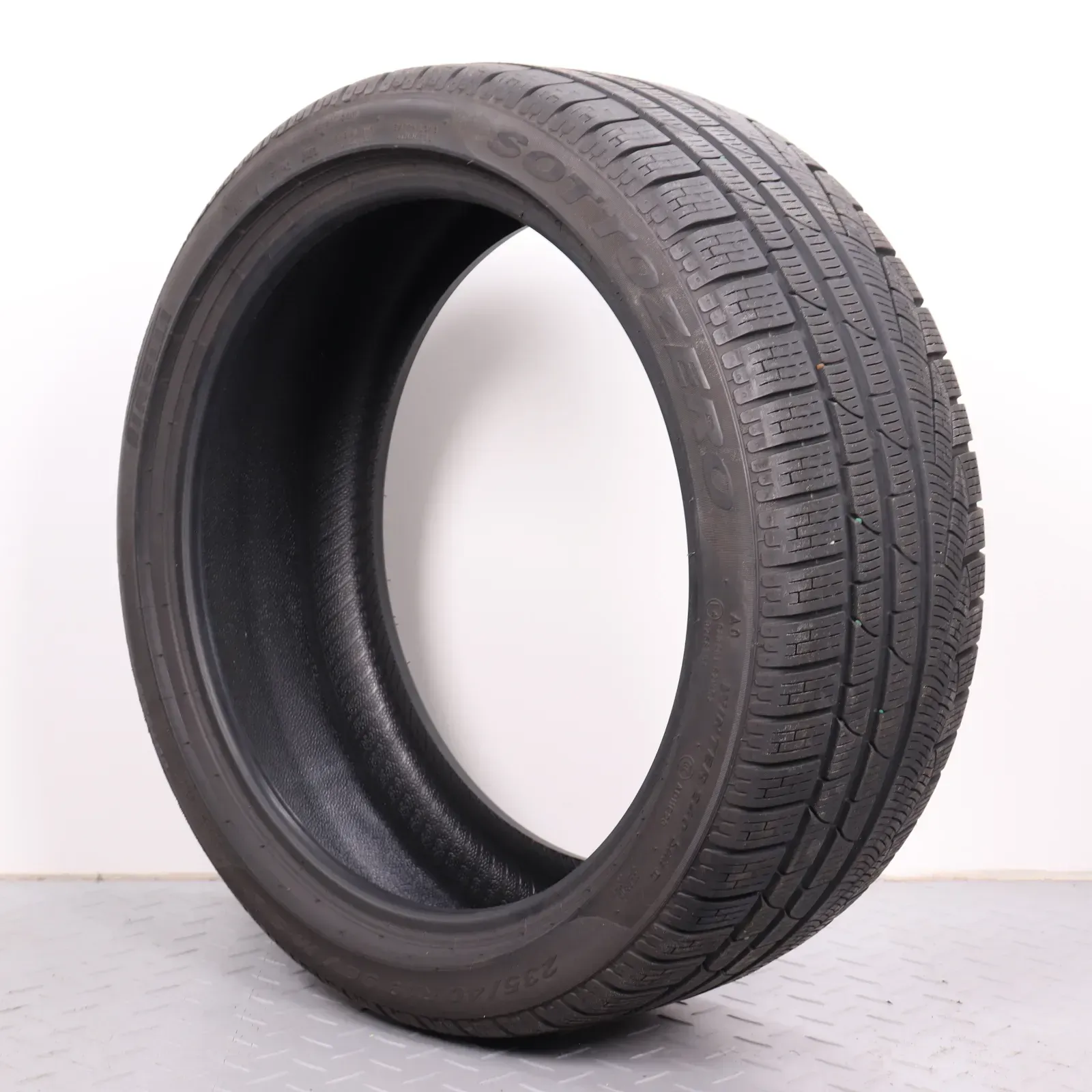 1x Winterreifen Pirelli SOTTOZERO Serie 2 235/40R19 96V XL AO DOT2023 6mm 2354019 - Bild 1