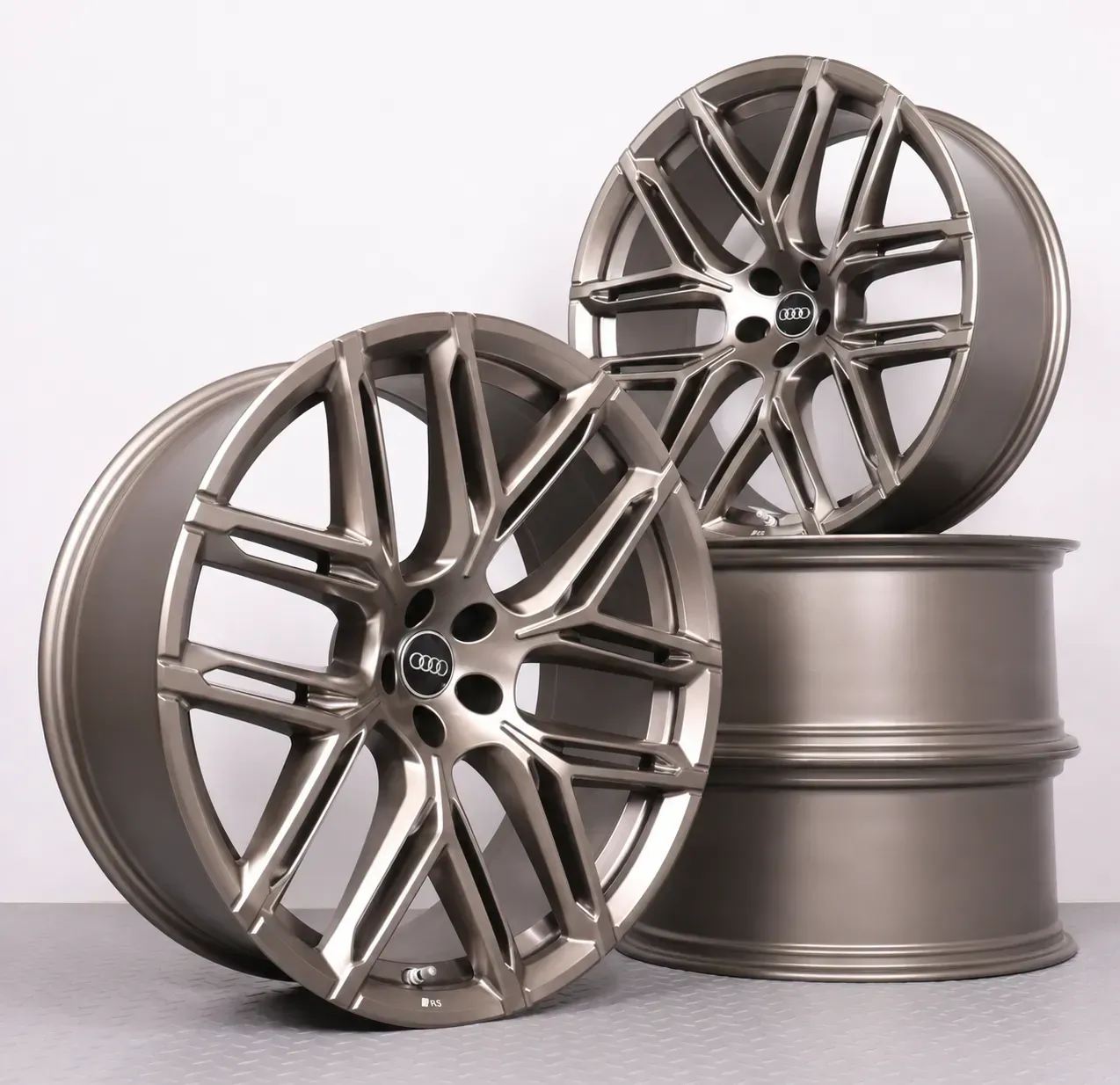 Alufelgen 23 Zoll Audi Q8 SQ8 RSQ8 Original Felgen Felgensatz 6-Y-Doppelspeichen RS 4M8601025BK Neodymgold matt 10,5x23ET18 5x112 66,6mm NEUWERTIG - Bild 1