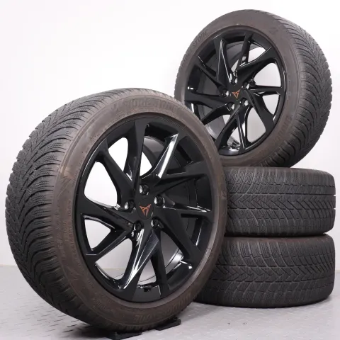 Background image for Winterräder 18 Zoll Cupra Formentor KM Original Felgen 5FF601025C Winterreifen 4-4,5mm & 6-6,5mm DOT23 245/45R18 100V XL Bridgestone Blizzak LM005 Schwarz 8x18ET40 5x112 Alufelgen