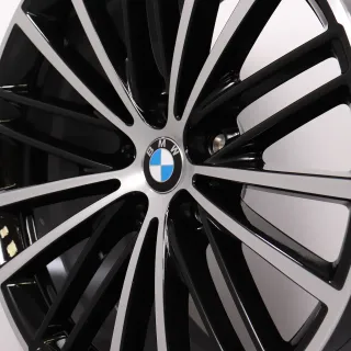 Alufelgen 19 Zoll BMW 5er G30 G31 Original Felgen Felgensatz Styling 635 V-Speiche schwarz glanzgedreht 8x19ET30 & 9x19ET44 5x112 66,6mm NEU DEMO - Bild 9