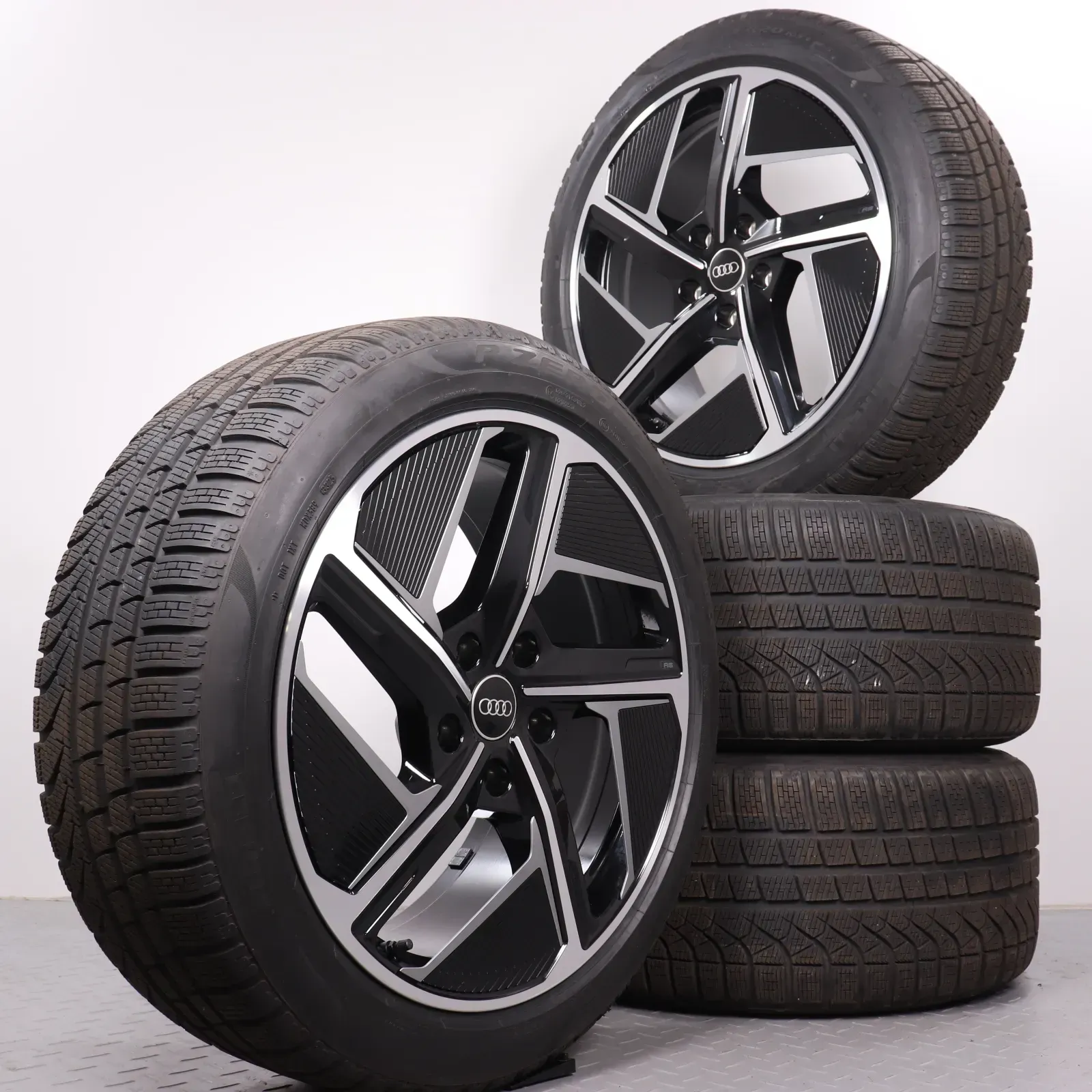 Winterräder 20 Zoll Audi e-tron GT + RS Original Felgen 4J3601025F & 4J3601025H Winterreifen DOT25 7,5mm245/45R20 & 285/40R20 Pirelli P Zero Winter 9x20ET54 & 11x20ET60 RDK - Bild 1