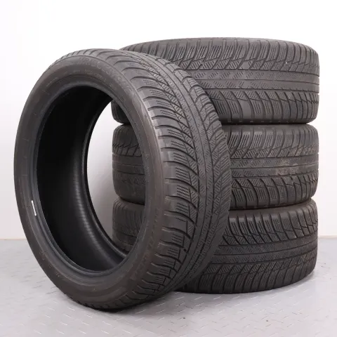 Background image for 4x Winterreifen Bridgestone Blizzak LM001 225/45R18 91H MO DOT24 4mm 2254518