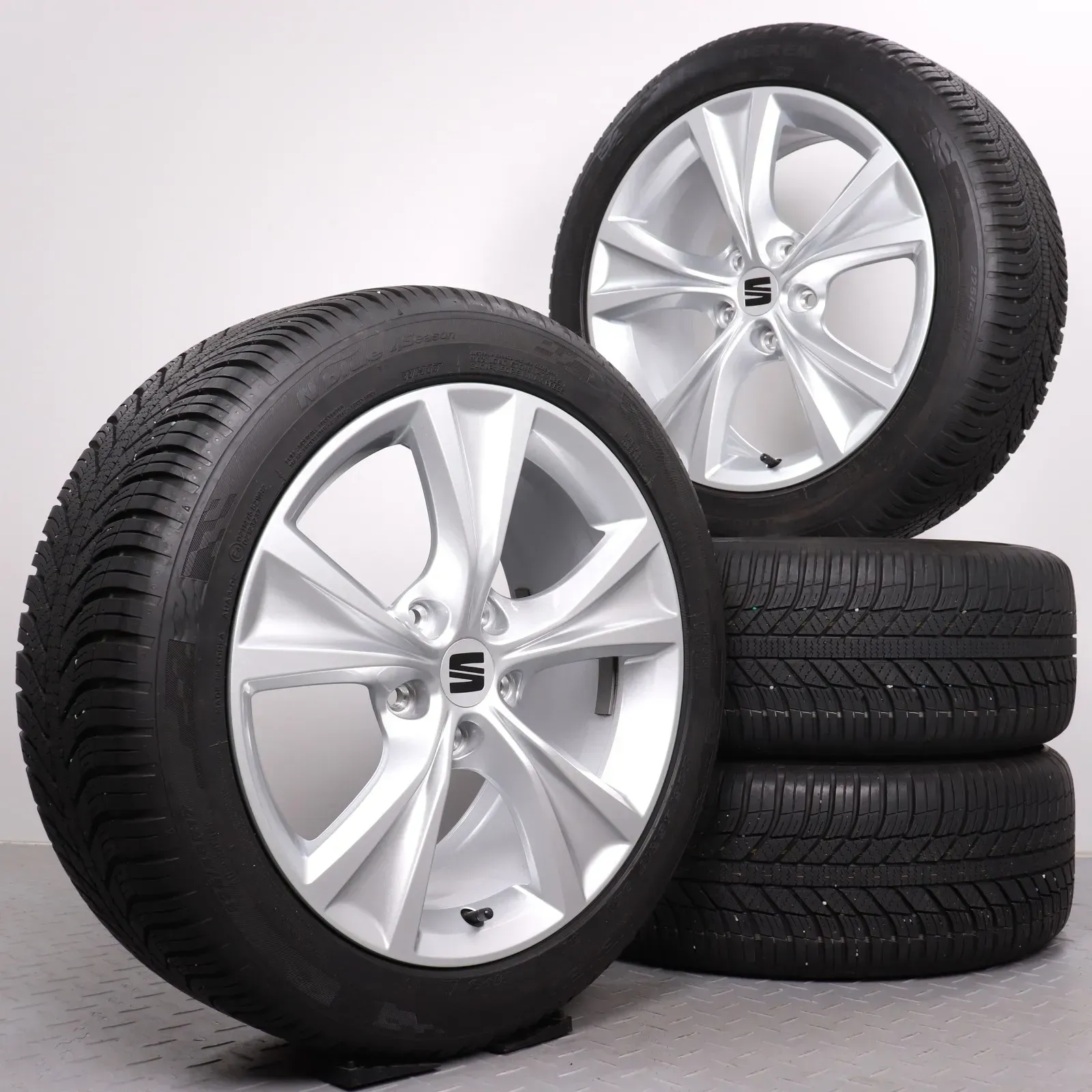 Ganzjahresräder 17 Zoll Seat / Cupra Leon KL Original Felgen 5FA601025C Ganzjahresreifen DOT24 6-6,5mm 225/45R17 94V XL Nexen N´Blue 4 Season silber 7,5x17ET46 5x112 Alufelgen - Bild 1