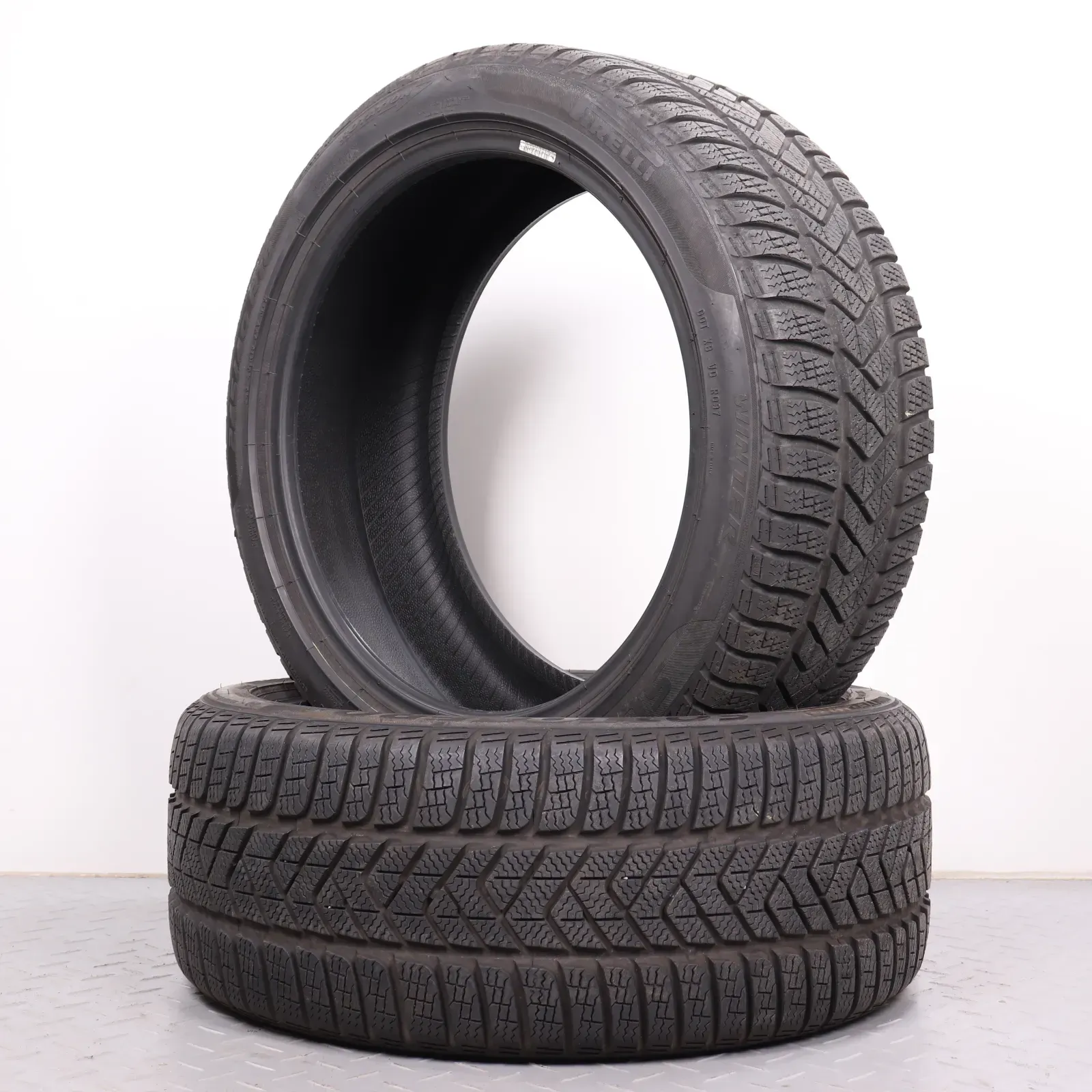 2x Winterreifen Pirelli Sottozero 3 245/40R18 97V XL AO DOT2818 & 2523 5,5-6mm - Bild 1