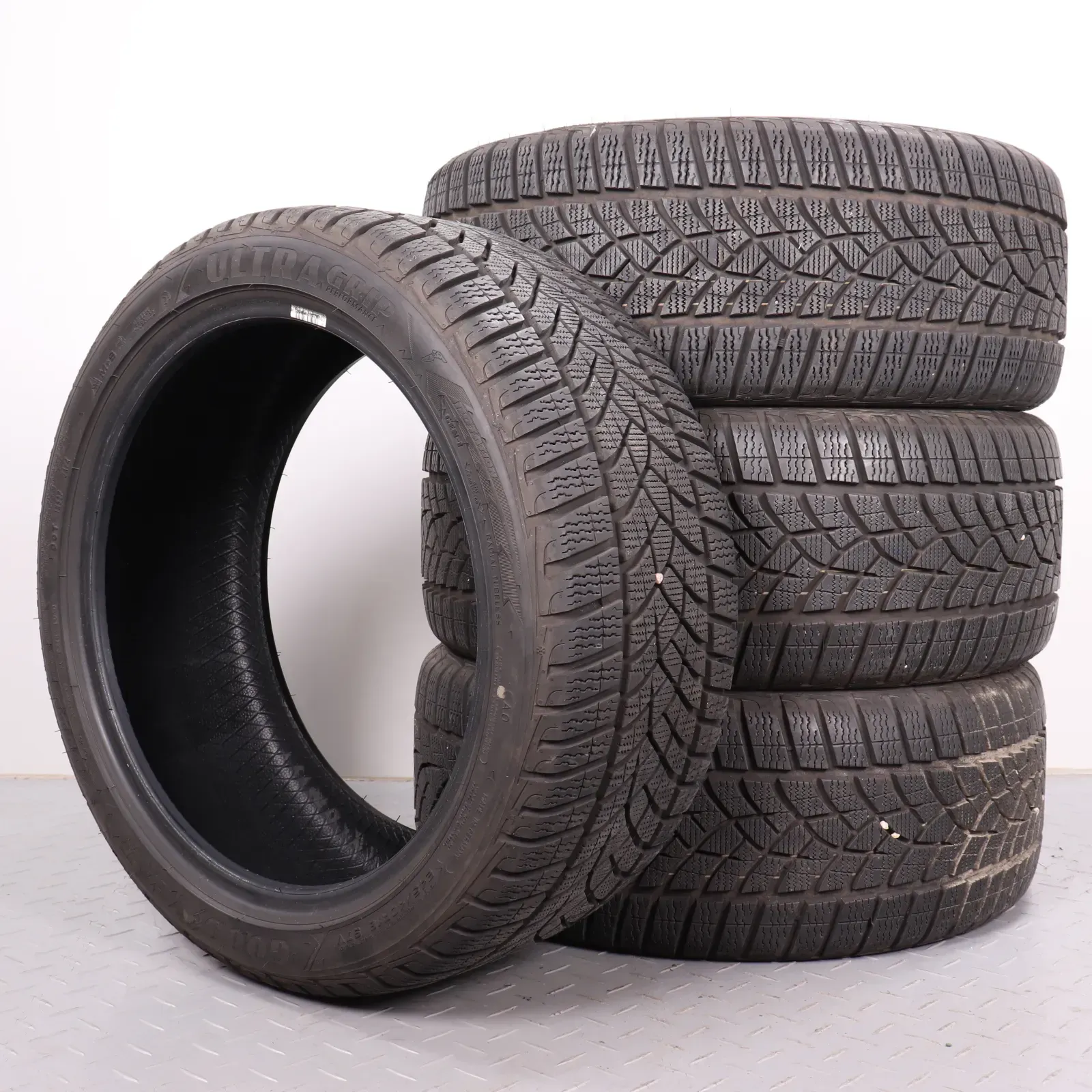 4x Winterreifen Goodyear Ultragrip Performance GEN-1 245/40R18 97V XL AO 7-7,5mm DOT23&24 2454018 Winterräder - Bild 1