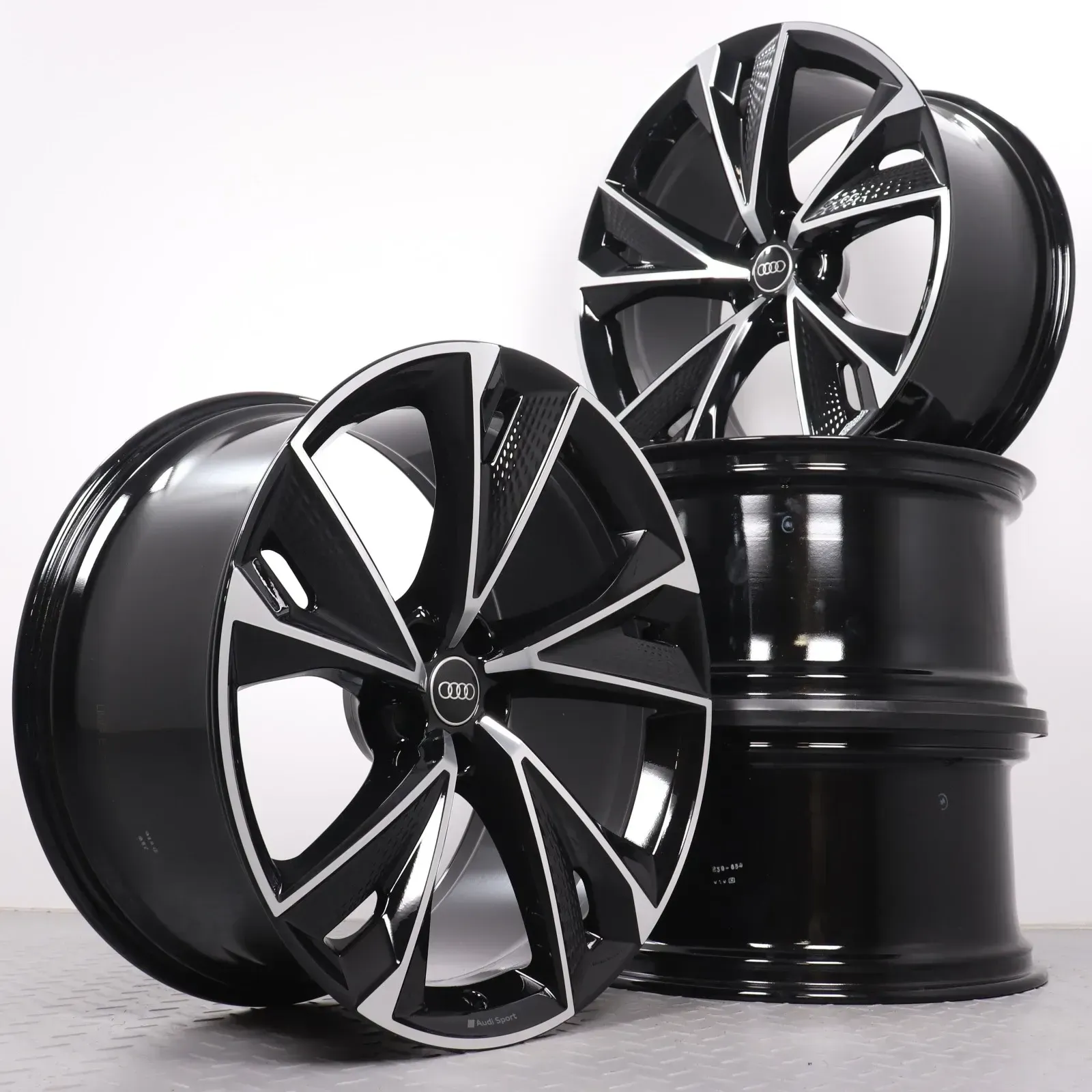 Alufelgen 22 Zoll Audi RS6 RS7 4K C8 Original Felgen Felgensatz 5V-Speichen-Trapez-Design 4K0601025BC schwarz glanzgedreht 10,5x22ET19 5x112 66,6 NEUWERTIG - Bild 1