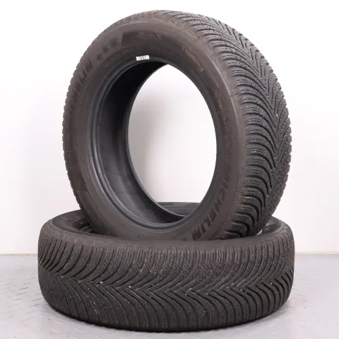 Background image for 2x Winterreifen Michelin Alpin 5 205/60R16 92H AO DOT3824 5,5-6mm Winterräder
