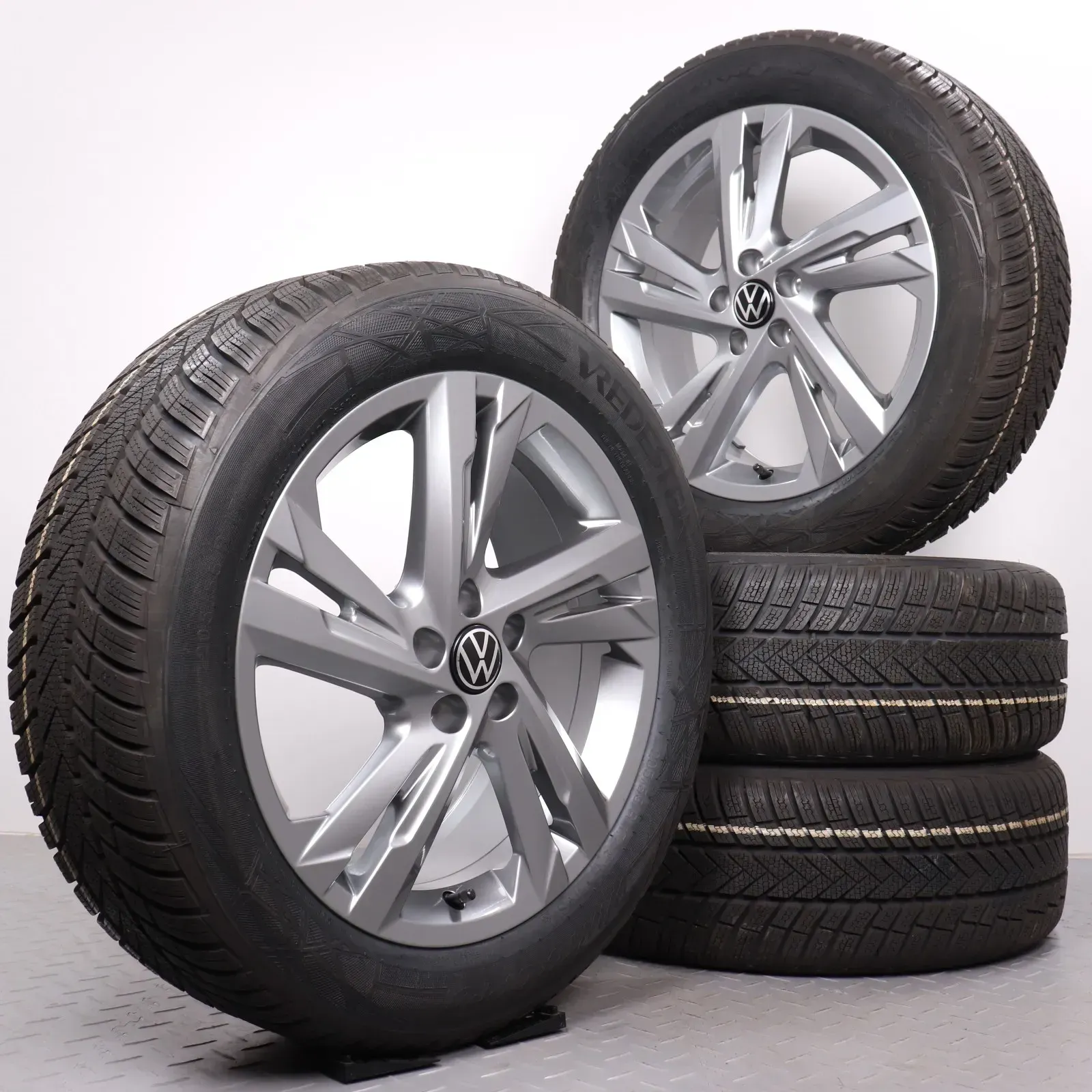 Winterräder 17 Zoll VW Taigo CS & T-Cross C1 Original Felgen Valencia 2G7601025E Winterreifen 205/55R17 91H Vredestein Wintrac Pro galvanograu 6,5x17ET39 5x100 Alufelgen NEU - Bild 1