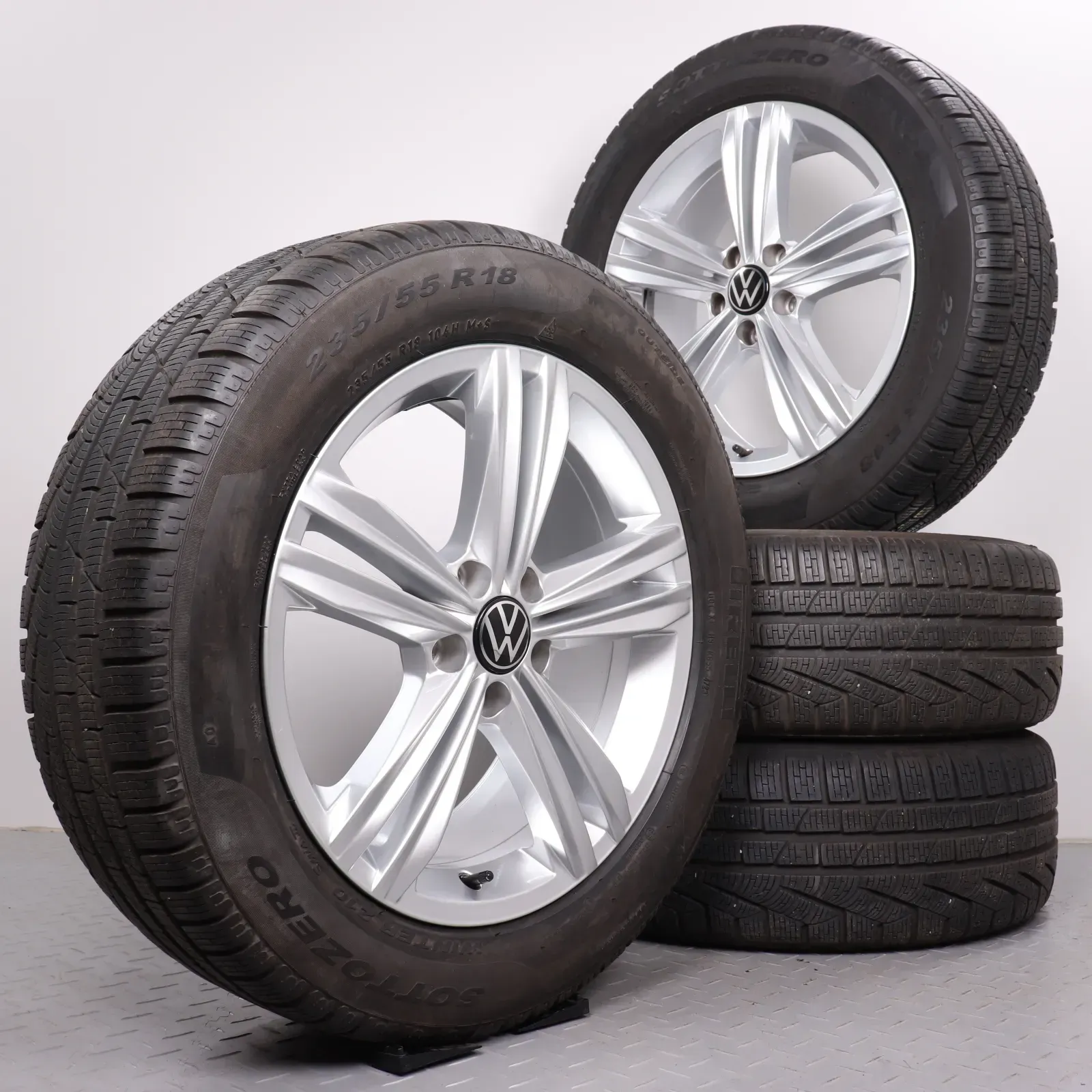 Winterräder 18 Zoll VW Tiguan II & Allspace Original Felgen Sebring 5NA601025M Winterreifen 235/55R18 104H XL AO Pirelli Sottozero Winter 210 Serie 2 DOT23 7,5-8mm - Bild 1