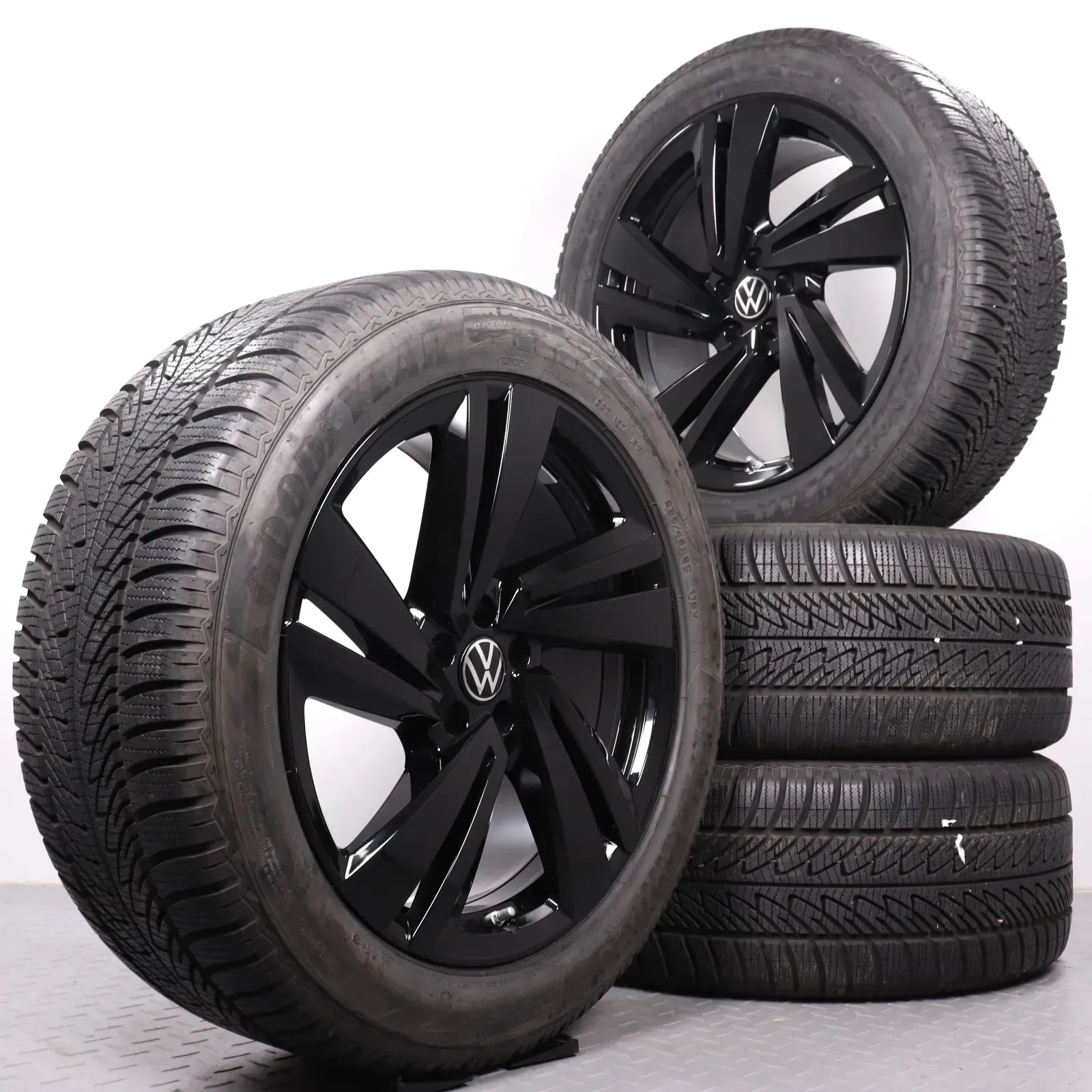 Winterräder 20 Zoll VW Touareg CR Original Felgen 760601025AA Winterreifen DOT23 285/45R20 112V XL AO Goodyear Ultragrip 8 Performance Nevada schwarz glanz 9x20ET33 5x112 - Bild 1