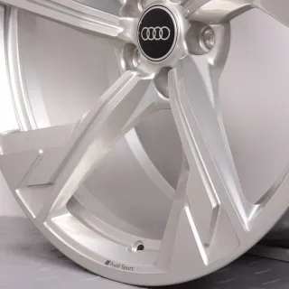 Alufelgen 20 Zoll Audi RS4 8W B9 & RS5 F5 8W Original Felgen Felgensatz 5-Arm-Flag-Design 8W0601025DR silber 9x20ET22 5x112 66,6mm NEU DEMO - Bild 7