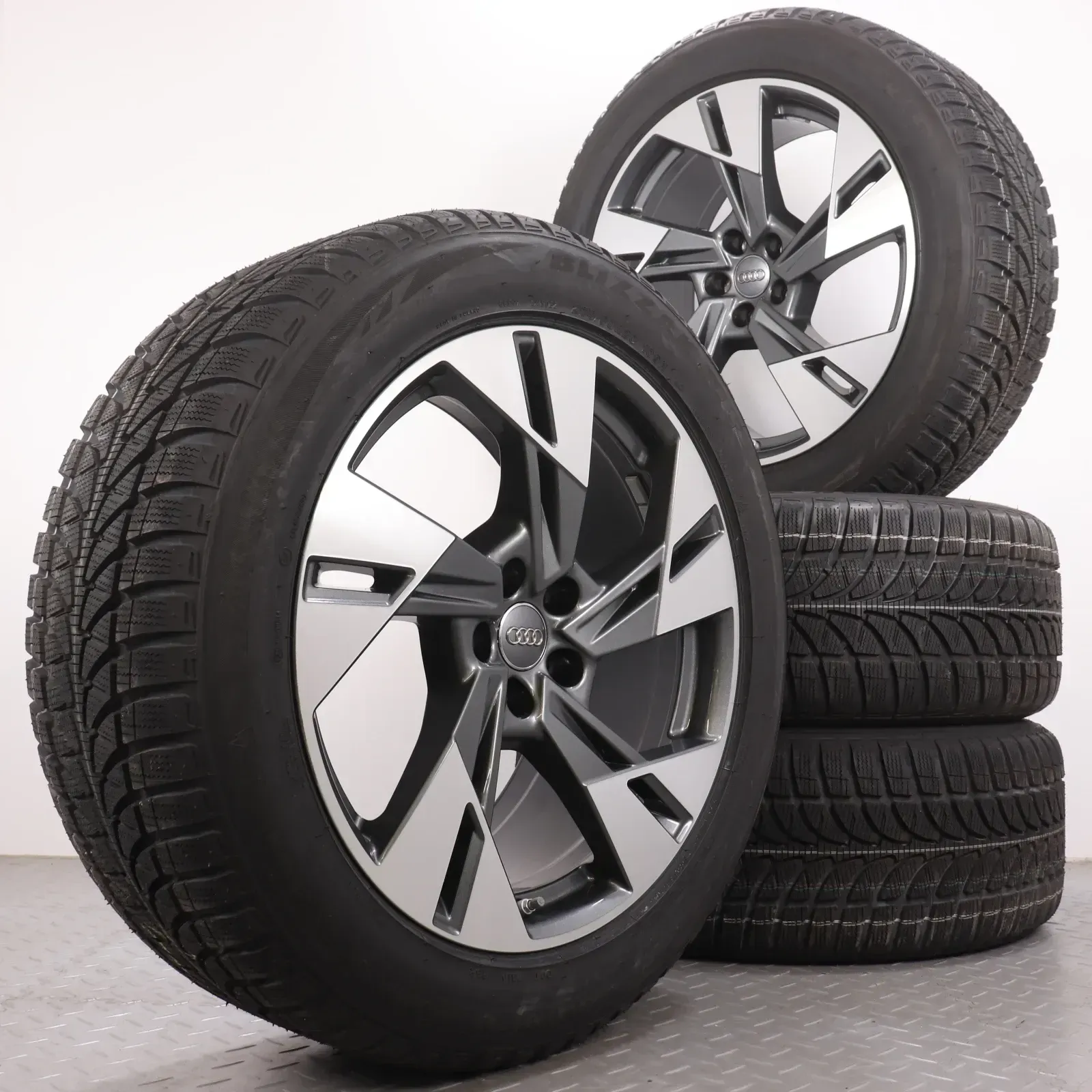 Winterräder 20 Zoll Audi e-tron GE & Q8 etron Original Felgen 4KE601025T Winterreifen DOT22 NEU DEMO 255/50R20 109H XL AO Bridgestone Blizzak LM-80 Evo 9x20ET38 - Bild 1