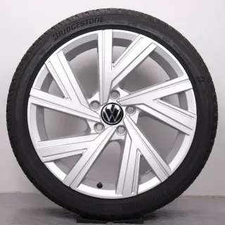 Winterräder 18 Zoll VW Golf 8 CD Original Felgen 5H0601025AB NEU DEMO DOT23 Winterreifen 225/40R18 92V XL AO Bridgestone Blizzak LM005 Bergamo silber 7,5x18ET51 5x112 - Bild 2