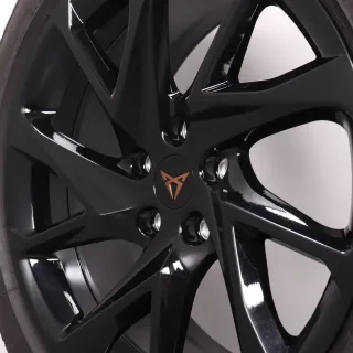 Winterräder 18 Zoll Cupra Formentor KM Original Felgen 5FF601025C Winterreifen 4-4,5mm & 6-6,5mm DOT23 245/45R18 100V XL Bridgestone Blizzak LM005 Schwarz 8x18ET40 5x112 Alufelgen - Bild 7