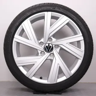 Winterräder 18 Zoll VW Golf 8 CD Original Felgen 5H0601025AB NEU DEMO DOT23 Winterreifen 225/40R18 92V XL AO Bridgestone Blizzak LM005 Bergamo silber 7,5x18ET51 5x112 - Bild 3