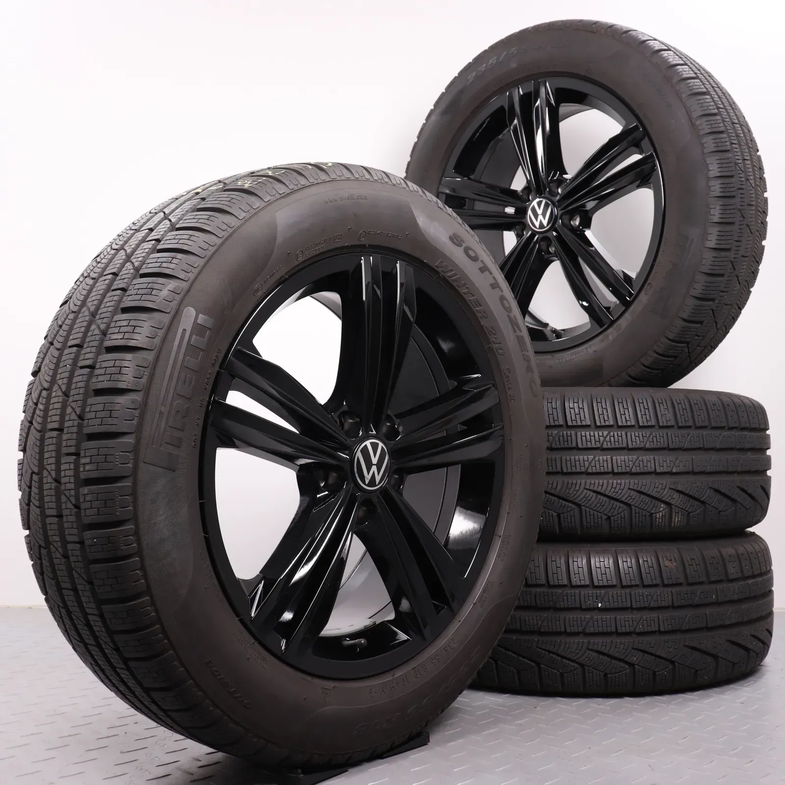 Winterräder 18 Zoll VW Tiguan II & Allspace Original Felgen Sebring schwarz 5NA601025AQ Winterreifen DOT23 7,5 & 8mm 235/55R18 104H XL AO Pirelli Sottozero Winter 210 Serie 2 - Bild 1