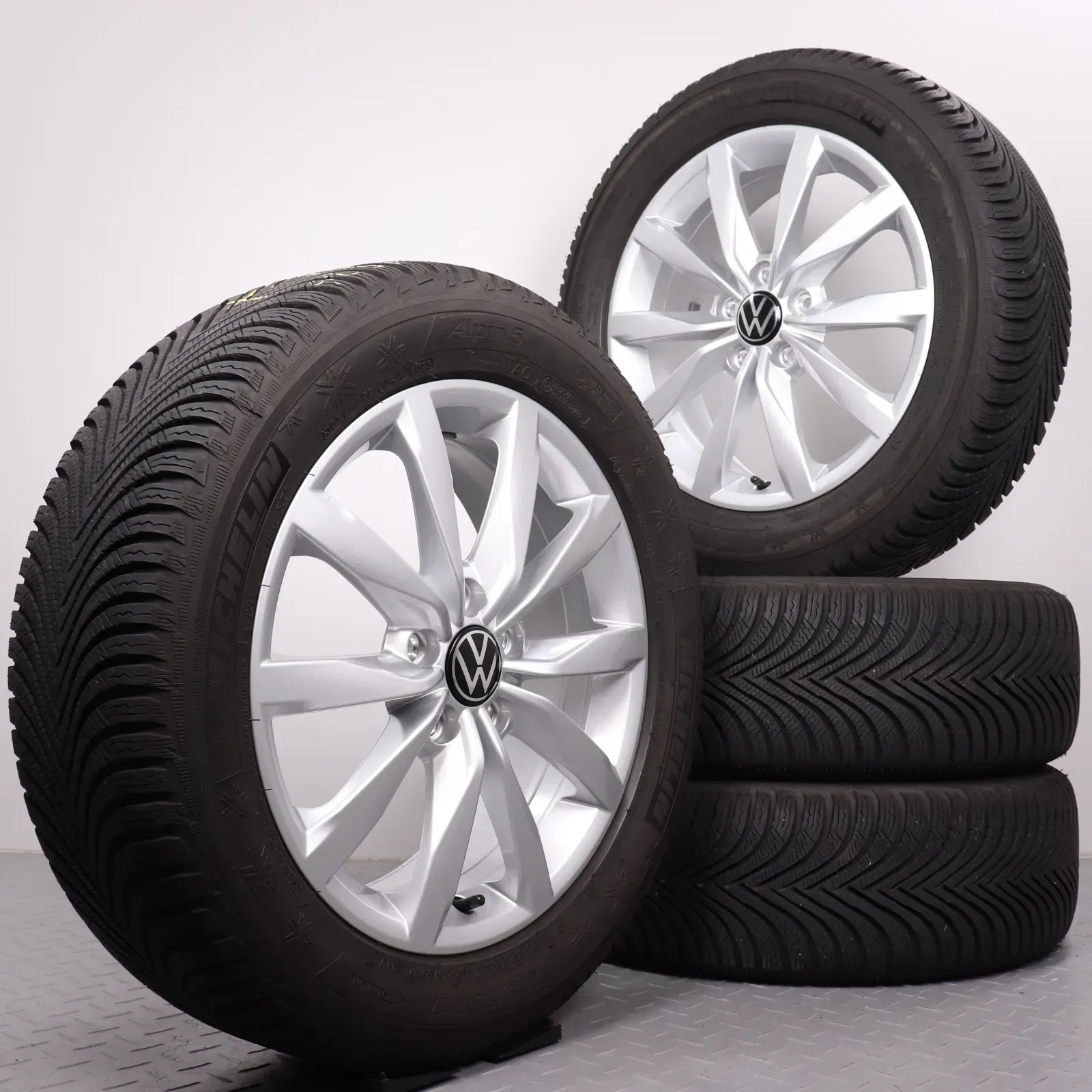 Winterräder 17 Zoll VW T-Roc A1 Original Felgen Dijon 5G0601025K Winterreifen DOT23 6,5-7mm & 7,5mm 215/55R17 94V AO Michelin Alpin 5 - Bild 1