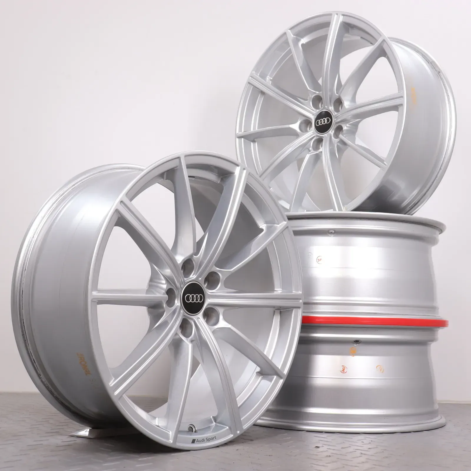 Alufelgen 19 Zoll Audi RS4 8W B9 & RS5 F5 8W Original Felgen Felgensatz 10-Speichen AUDI SPORT 8W0601025CP silber 8x19ET26 5x112 66,6mm - Bild 1