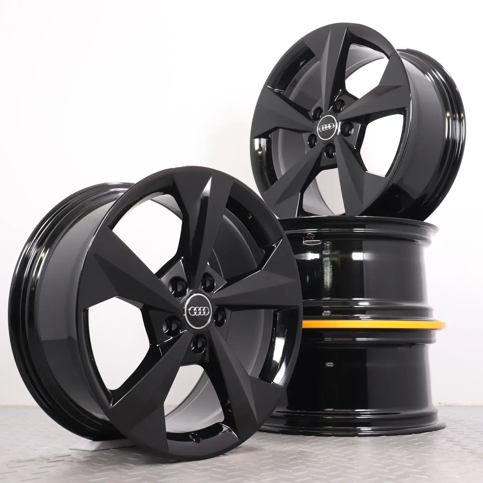 Alufelgen 18 Zoll Audi A3 S3 8Y Original Felgen Felgensatz 5-Arm-Dynamik-Design 8Y0601025J schwarz 8x18ET46 5x112 57,1mm - Bild 1