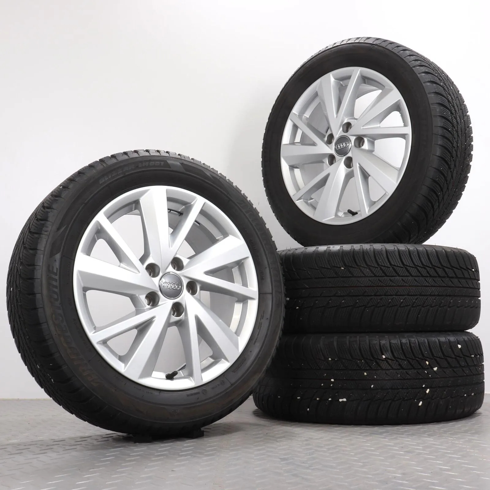 Orig Audi Q2 store 215 55 R 17 Zoll Winterräder 81A Winter Michelin